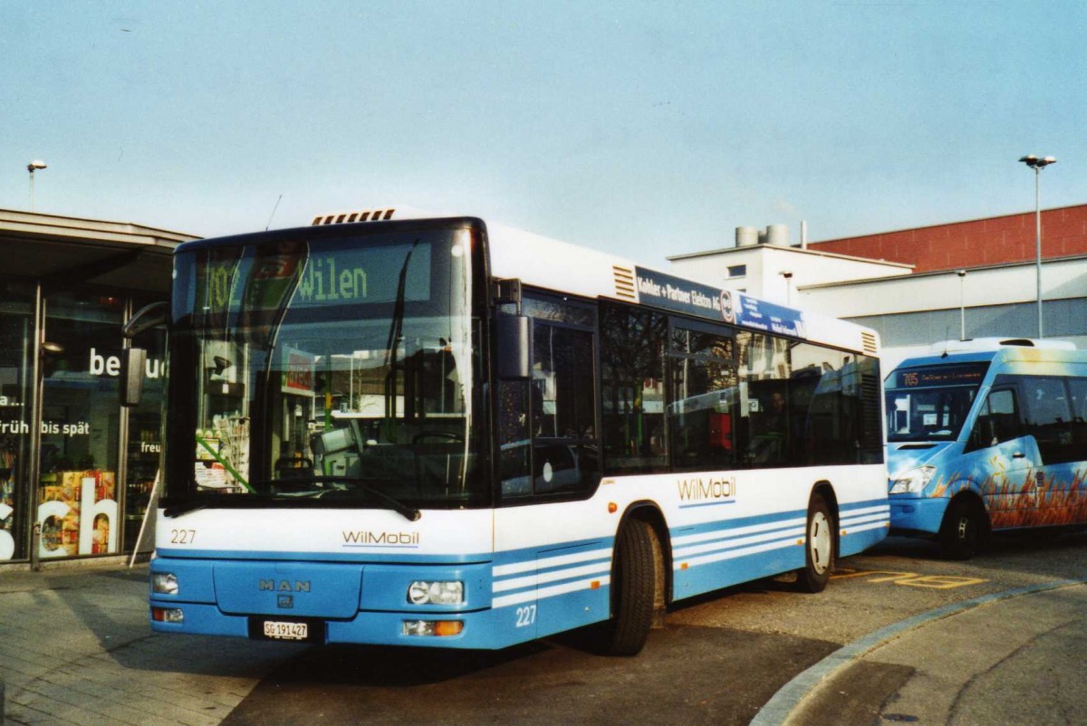 (115'333) - WilMobil, Wil - Nr. 227/SG 191'427 - MAN (ex Wick, Wil Nr. 7) am 18. M�rz 2009 beim Bahnhof Wil