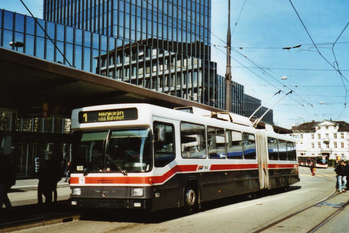 (115'412) - VBSG St. Gallen - Nr. 163 - NAW/Hess Gelenktrolleybus am 18. M�rz 2009 beim Bahnhof St. Gallen