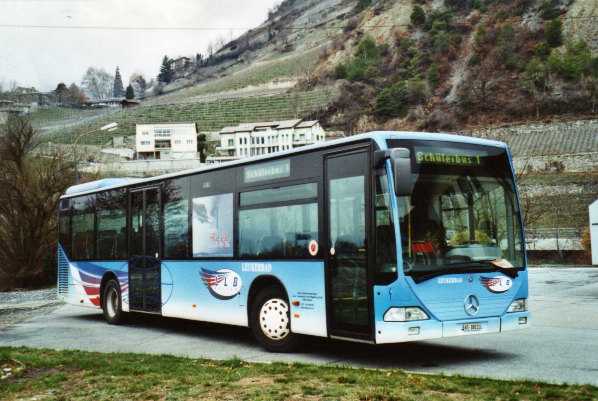 (115'525) - LLB Susten - Nr. 11/VS 38'011 - Mercedes (ex Deutschland) am 30. M�rz 2009 in Leuk, Garage