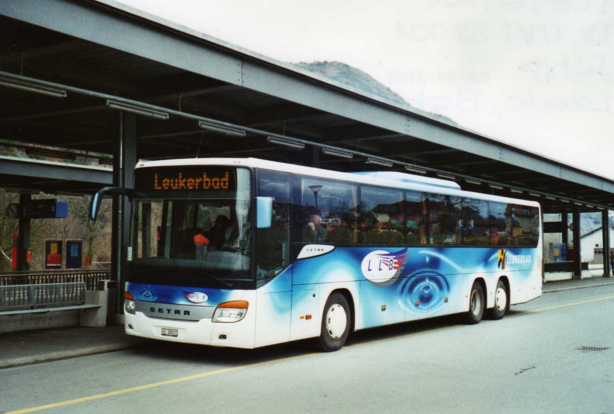 (115'528) - LLB Susten - Nr. 1/VS 38'001 - Setra am 30. M�rz 2009 beim Bahnhof Leuk