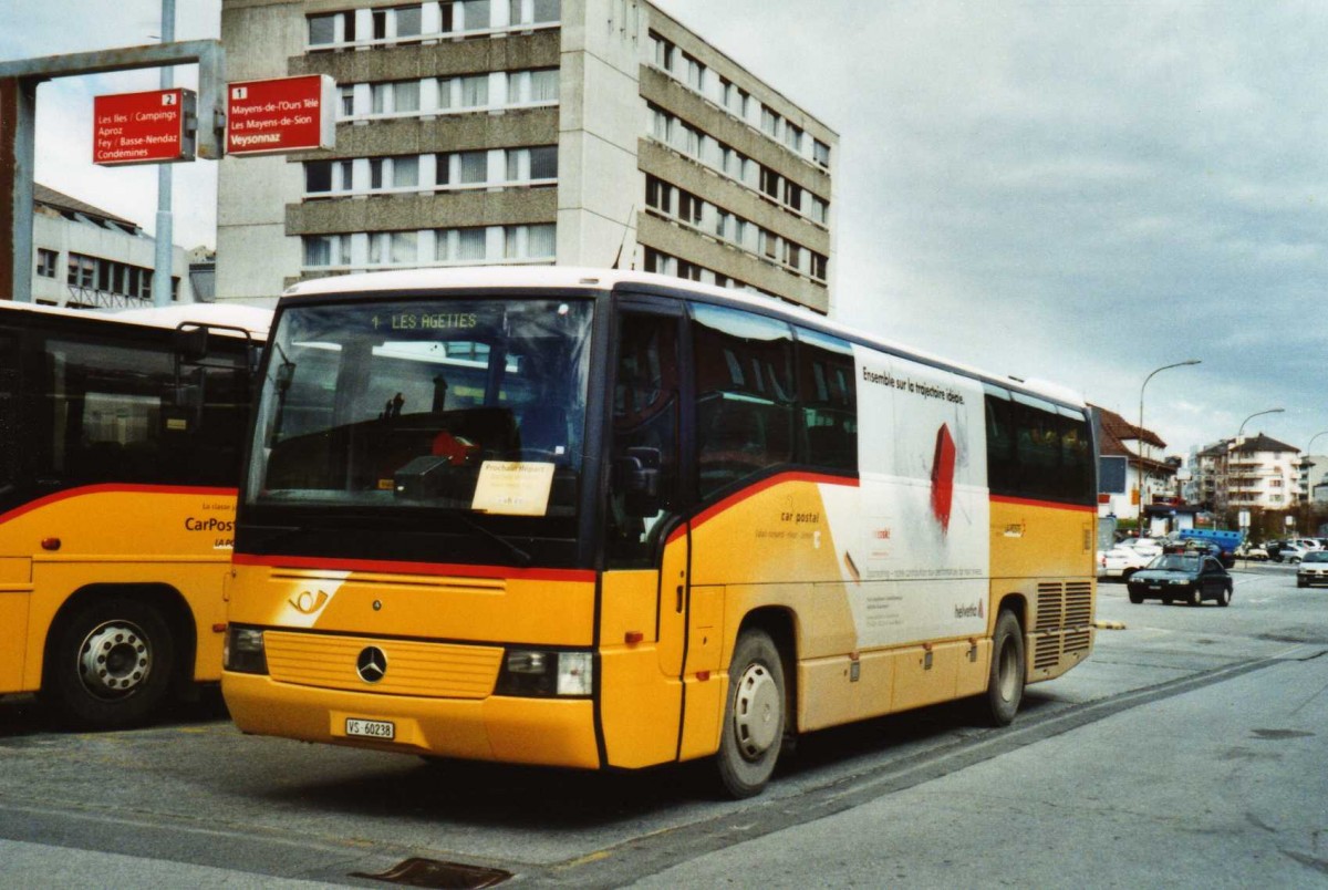 (115'632) - Theytaz, Sion - VS 60'238 - Mercedes (ex Rielle, Sion) am 30. M�rz 2009 beim Bahnhof Sion