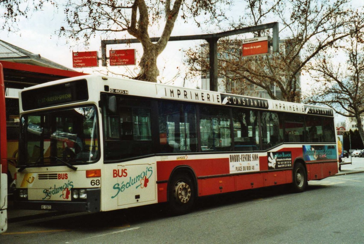 (115'703) - Lathion, Sion - Nr. 68/VS 12'672 - Mercedes (ex Gillioz, Sion) am 30. M�rz 2009 beim Bahnhof Sion