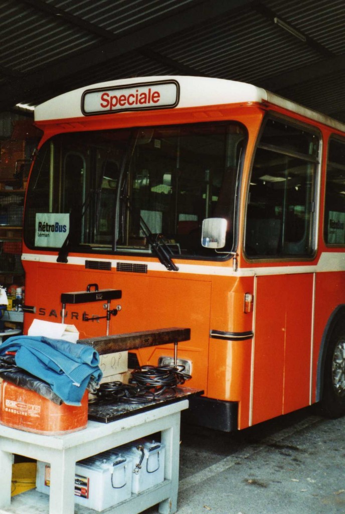 (116'127) - AMSA Chiasso (R�trobus) - Nr. 11 - Saurer/Hess am 25. April 2009 in Bressonnaz, R�trobus (Teilaufnahme)