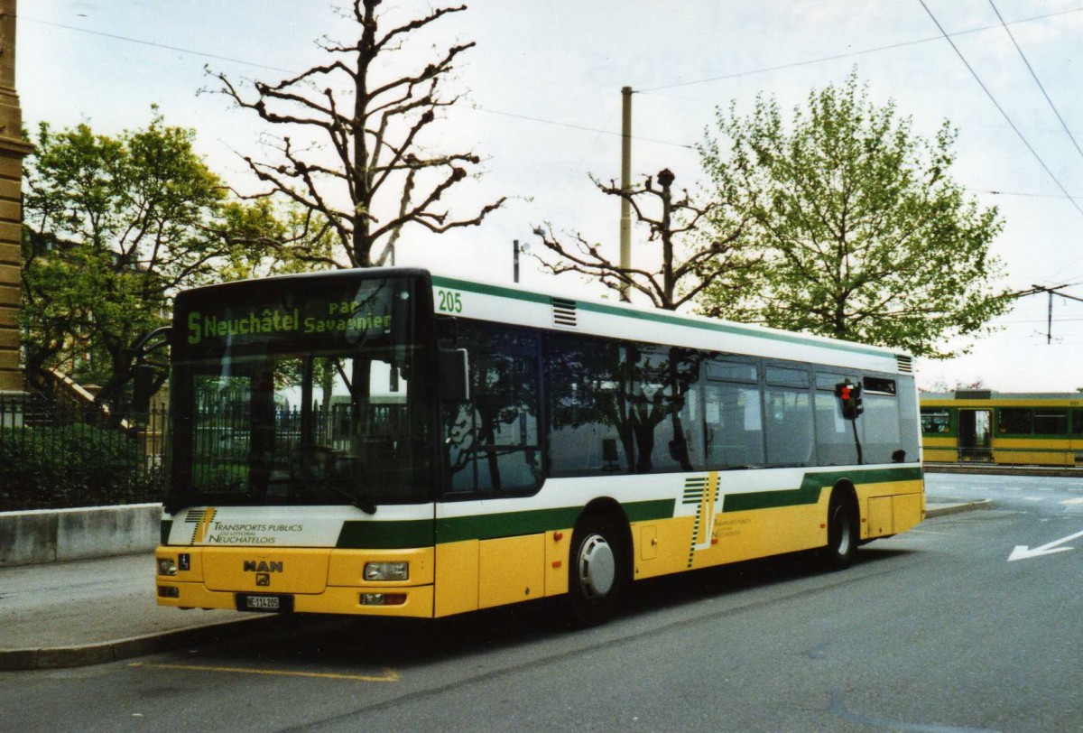 (116'315) - TN Neuch�tel - Nr. 205/NE 114'205 - MAN am 3. Mai 2009 in Neuch�tel, Place Pury