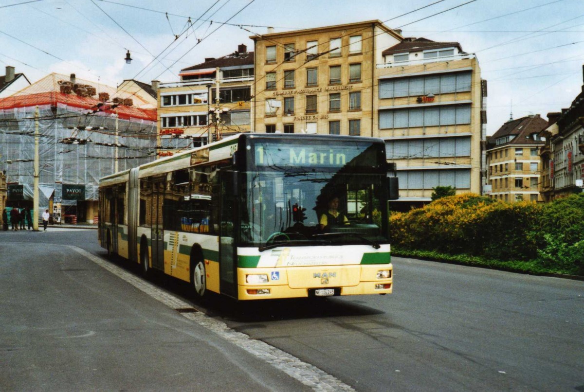 (116'323) - TN Neuch�tel - Nr. 245/NE 114'245 - MAN am 3. Mai 2009 in Neuch�tel, Place Pury