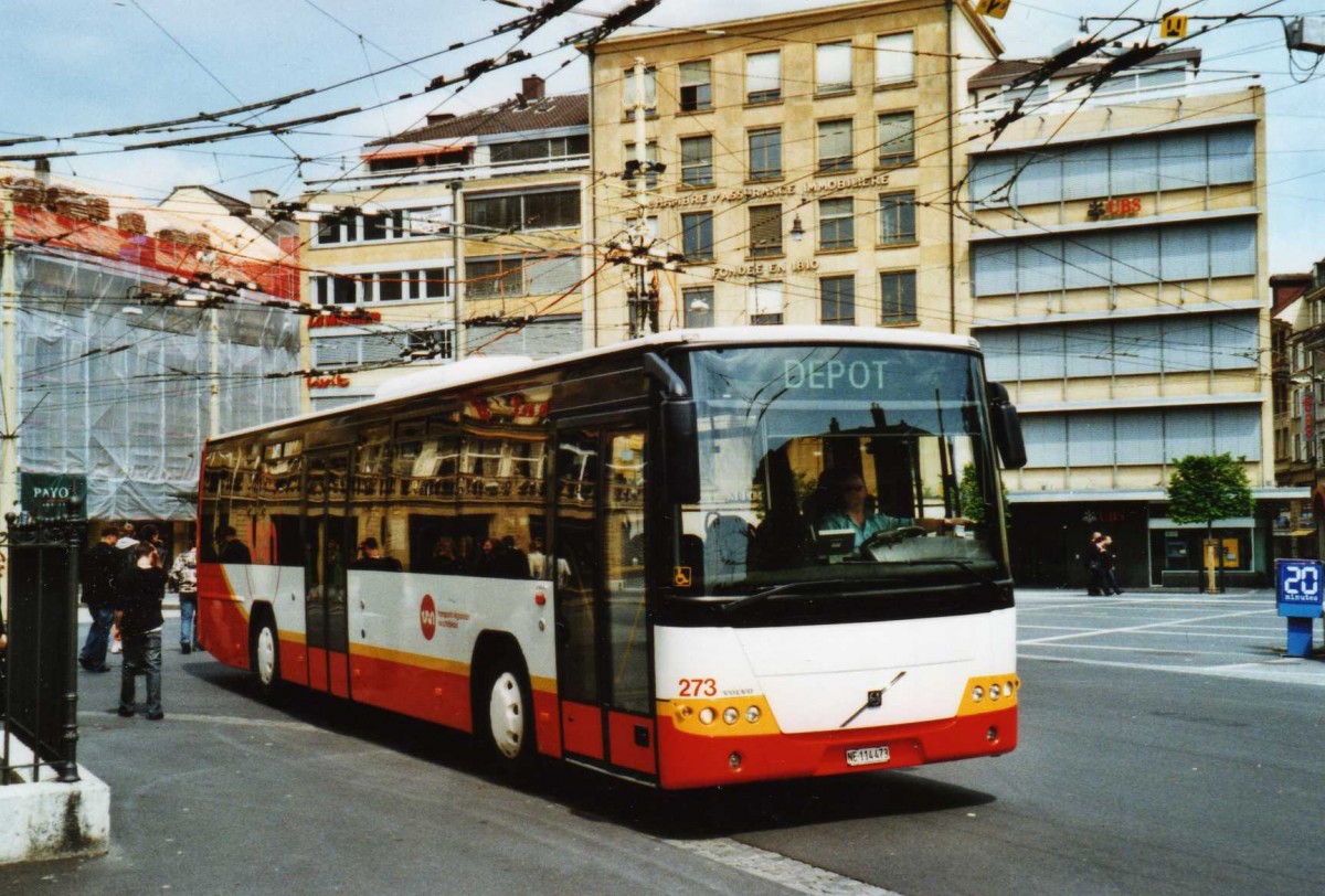 (116'324) - VR La Chaux-de-Fonds - Nr. 273/NE 114'473 - Volvo am 3. Mai 2009 in Neuch�tel, Place Pury