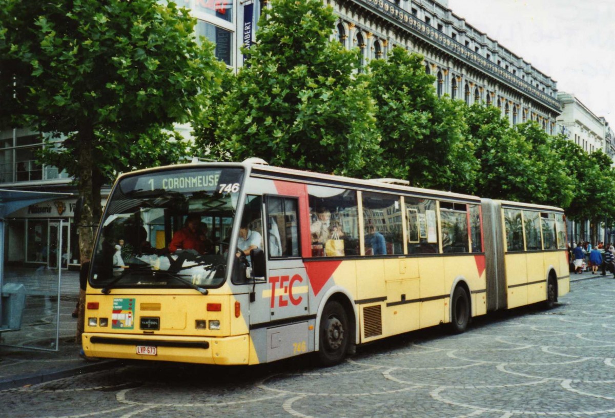 (118'707) - TEC Li�ge - Nr. 746/LVP-673 - Van Hool am 8. Juli 2009 in Li�ge, Place Saint-Laurent