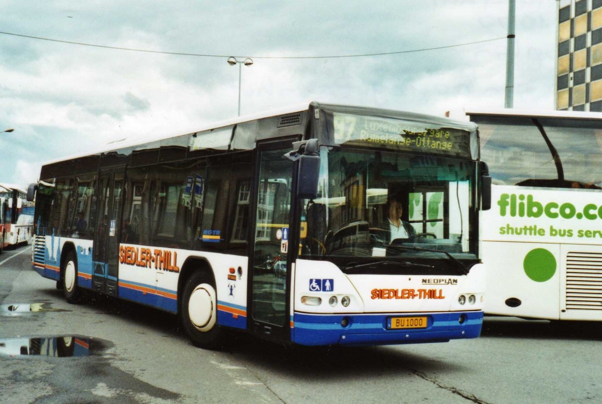 (118'801) - Siedler-Thill, T�tange - BU 1000 - Neoplan am 8. Juli 2009 beim Bahnhof Luxembourg