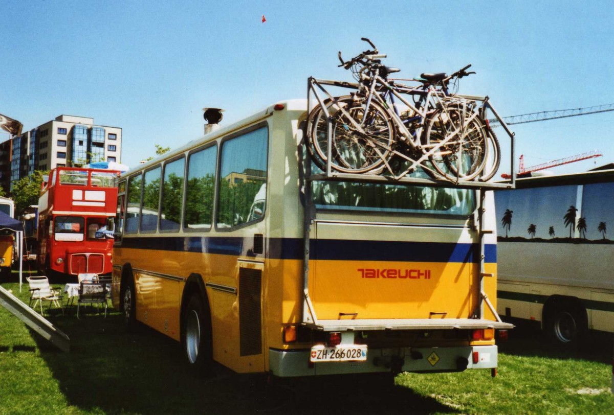 (120'006) - Liebi, Fahrweid - ZH 266'028 - Mercedes/T�scher am 15. August 2009 in Zug, Wohnbustreffen