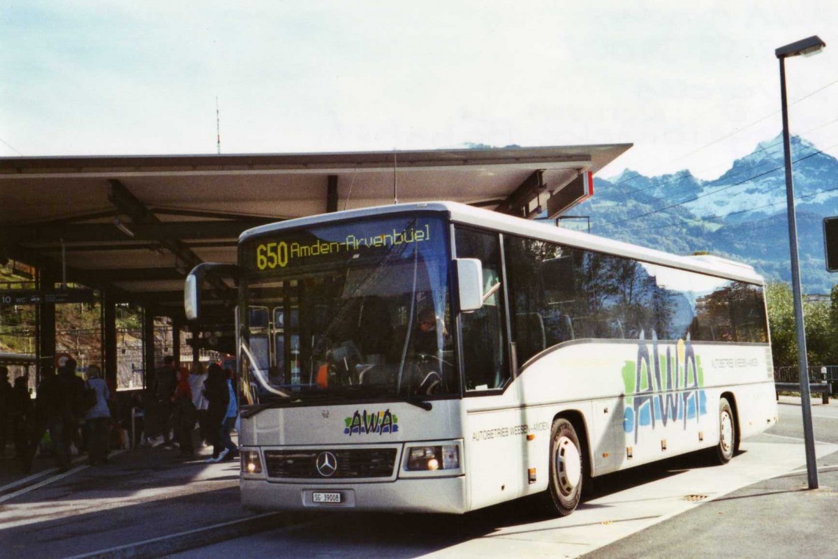 (121'728) - AWA Amden - Nr. 8/SG 39'008 - Mercedes am 24. Oktobr 2009 beim Bahnhof Ziegelbr�cke