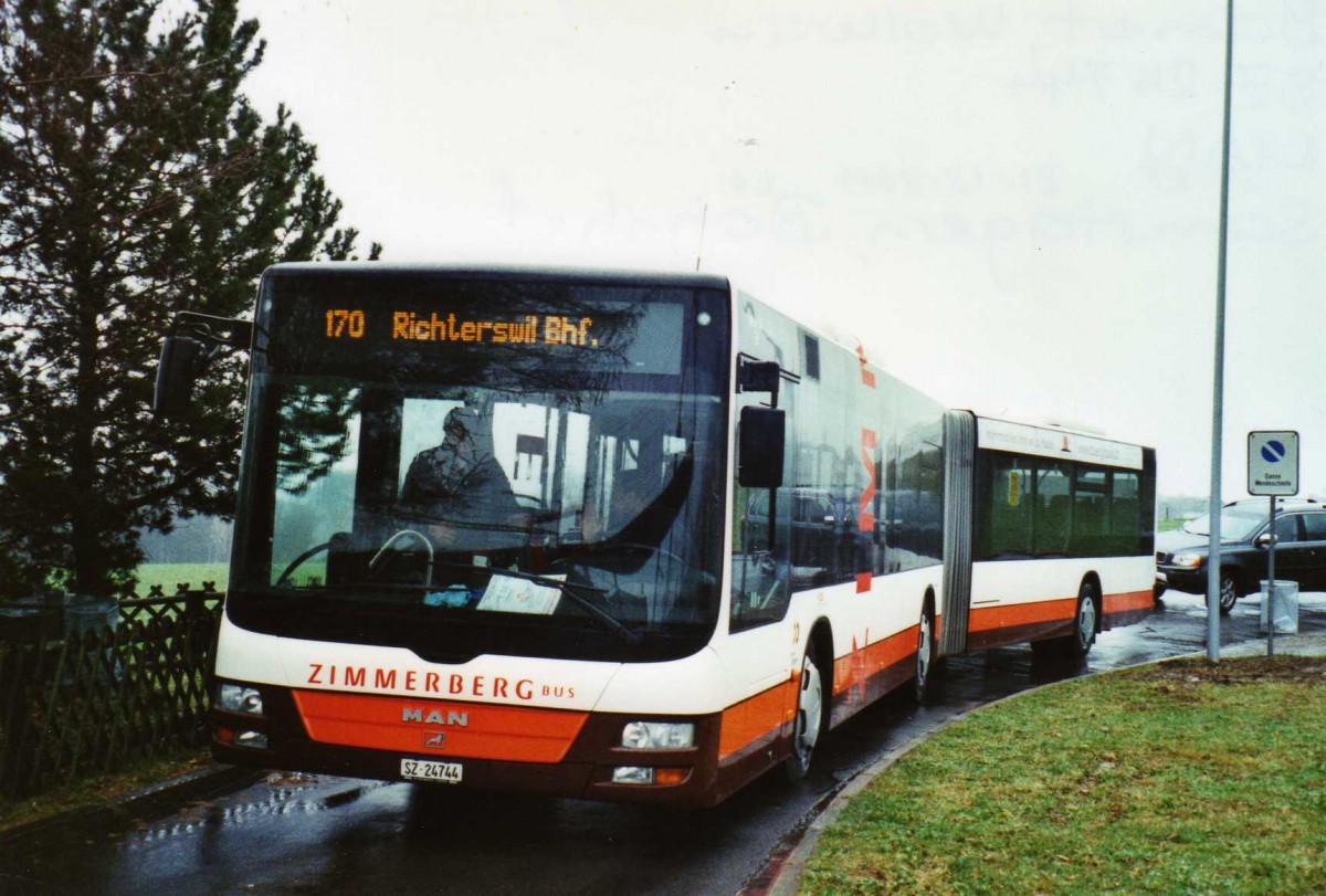 (122'716) - Bamert, Wollerau - SZ 24'744 - MAN (ex Vorf�hrfahrzeug) am 10. Dezember 2009 beim Bahnhof Samstagern