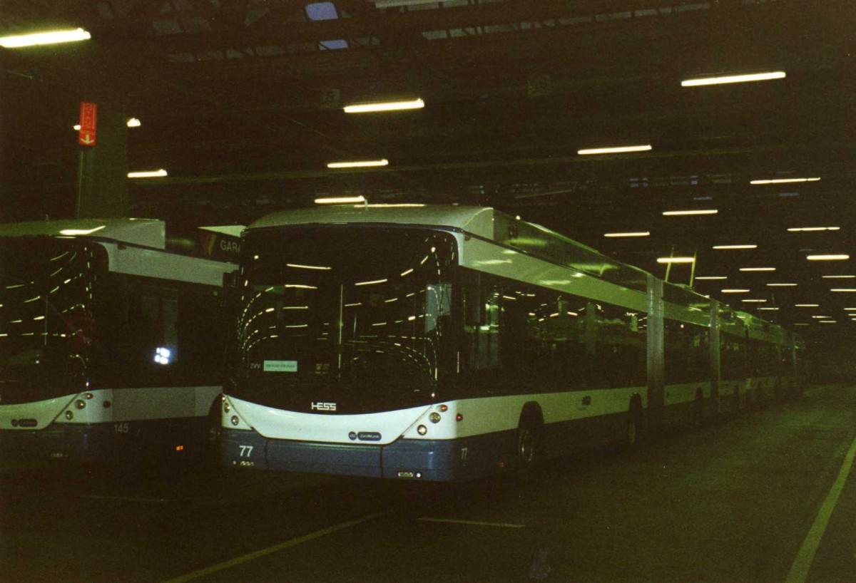 (123'111) - VBZ Z�rich - Nr. 77 - Hess/Hess Doppelgelenktrolleybus am 13. Dezember 2009 in Z�rich, Garage Hardau