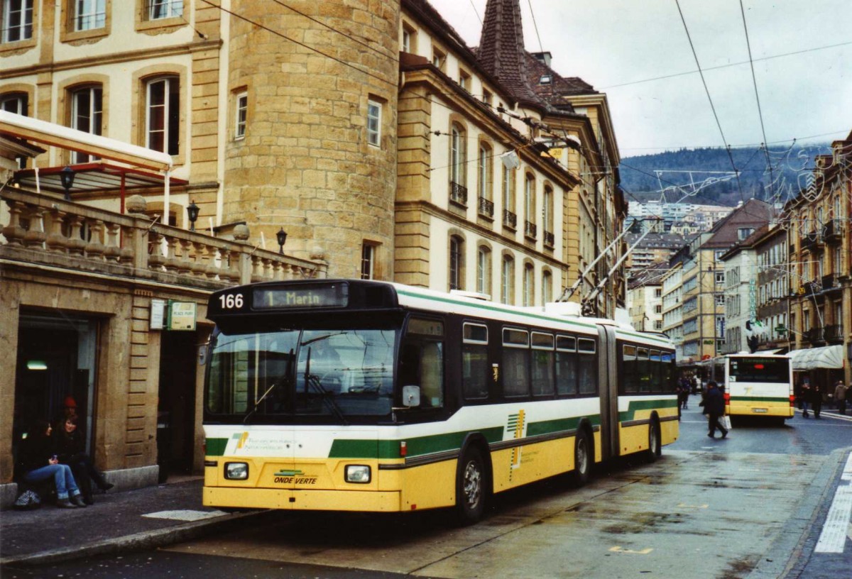 (123'329) - TN Neuch�tel - Nr. 166 - FBW/Hess Gelenktrolleybus am 23. Dezember 2009 in Neuch�tel, Place Pury