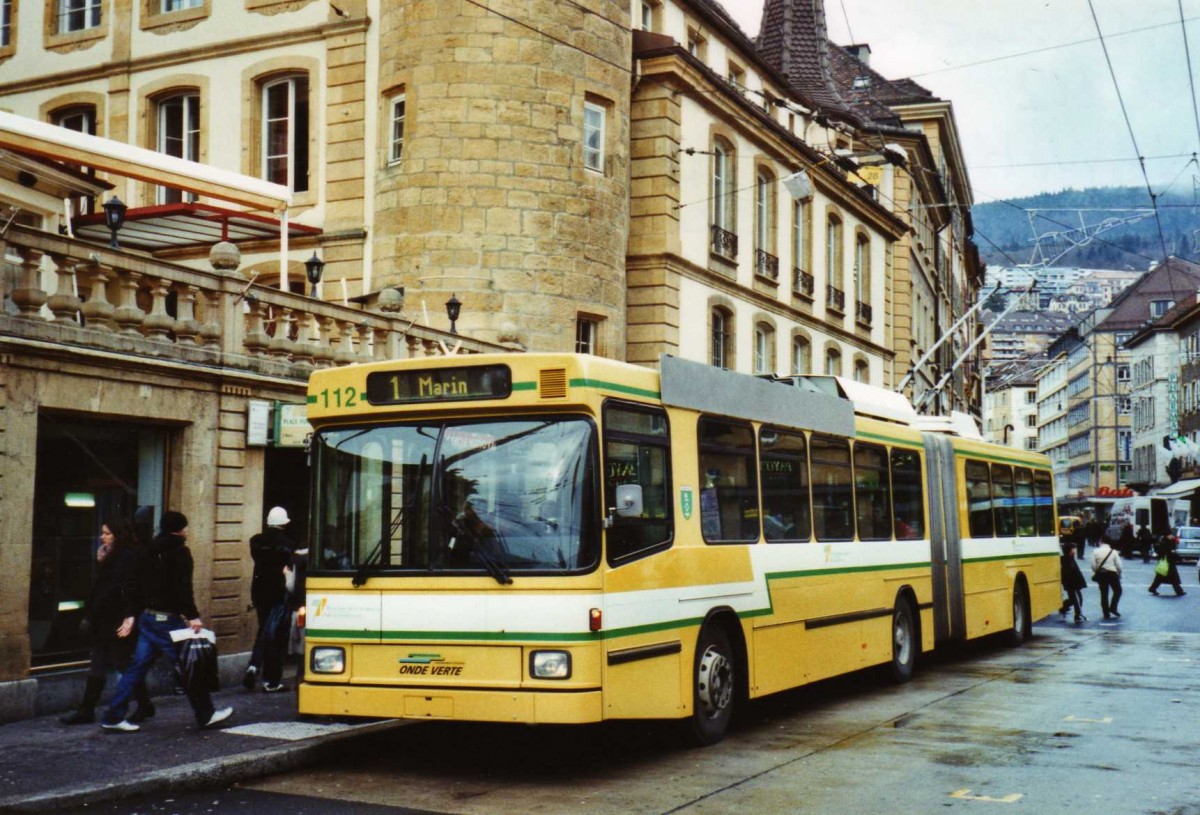 (123'333) - TN Neuch�tel - Nr. 112 - NAW/Hess Gelenktrolleybus am 23. Dezember 2009 in Neuch�tel, Place Pury