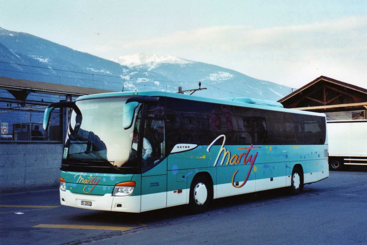 (124'612) - Marty, Varen - VS 12'612 - Setra am 9. M�rz 2010 beim Bahnhof Sierre