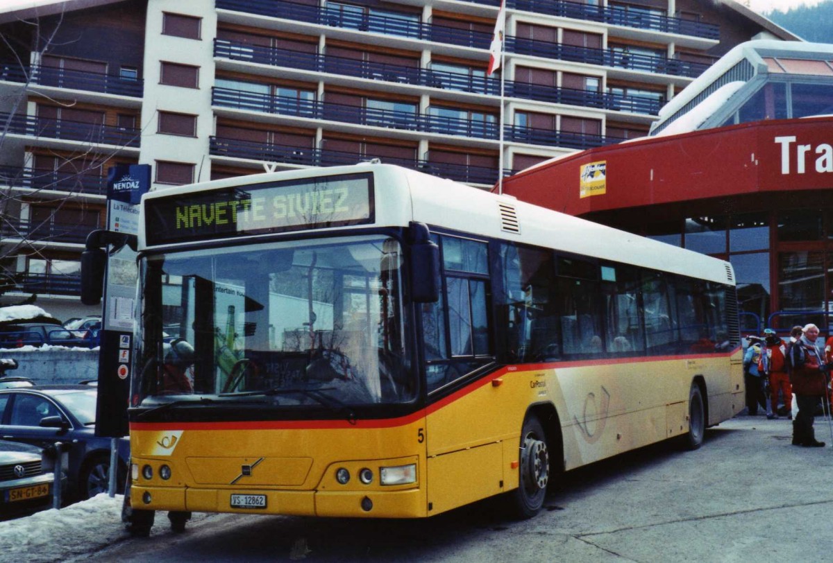 (124'629) - Lathion, Sion - Nr. 5/VS 12'862 - Volvo (ex Meier, Untersiggenthal Nr. 702) am 9. M�rz 2010 in Haute-Nendaz, T�l�