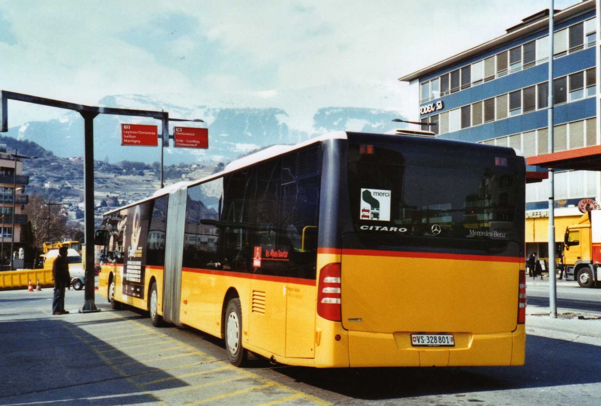 (124'707) - TMR Martigny - VS 328'801 - Mercedes am 9. M�rz 2010 beim Bahnhof Sion