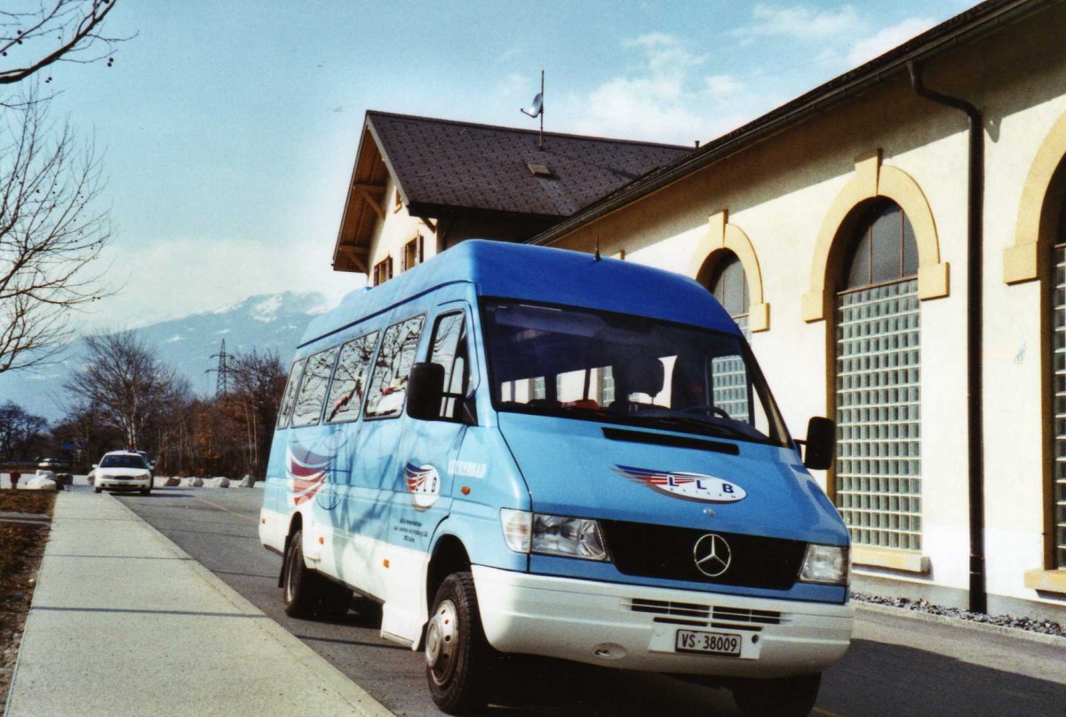 (124'720) - LLB Susten - Nr. 9/VS 38'009 - Mercedes am 9. M�rz 2010 in Leuk, Garage