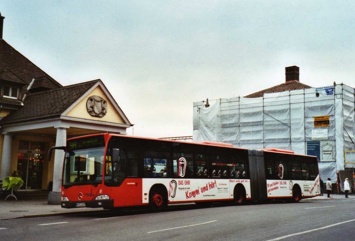 (124'802) - SWK Konstanz - Nr. 37/KN-C 1137 - Mercedes am 10. M�rz 2010 beim Bahnhof Konstanz