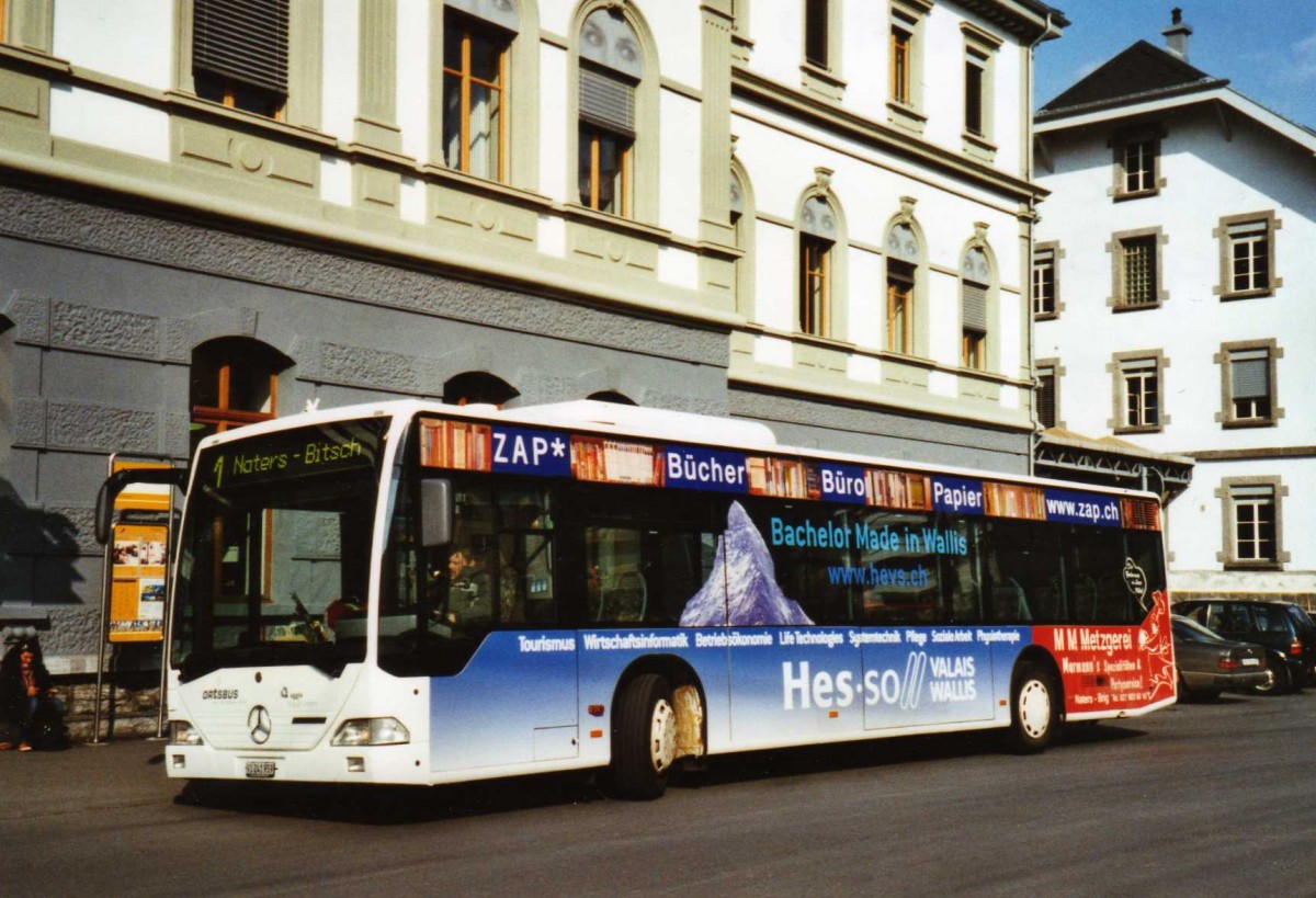 (124'829) - PostAuto Wallis - VS 241'959 - Mercedes am 12. M�rz 2010 beim Bahnhof Brig