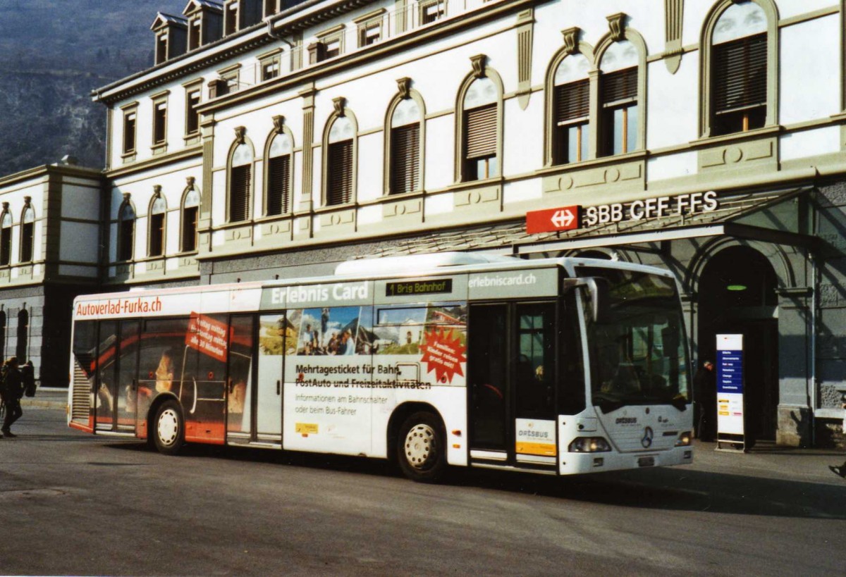 (124'835) - PostAuto Wallis - VS 241'959 - Mercedes am 12. M�rz 2010 beim Bahnhof Brig
