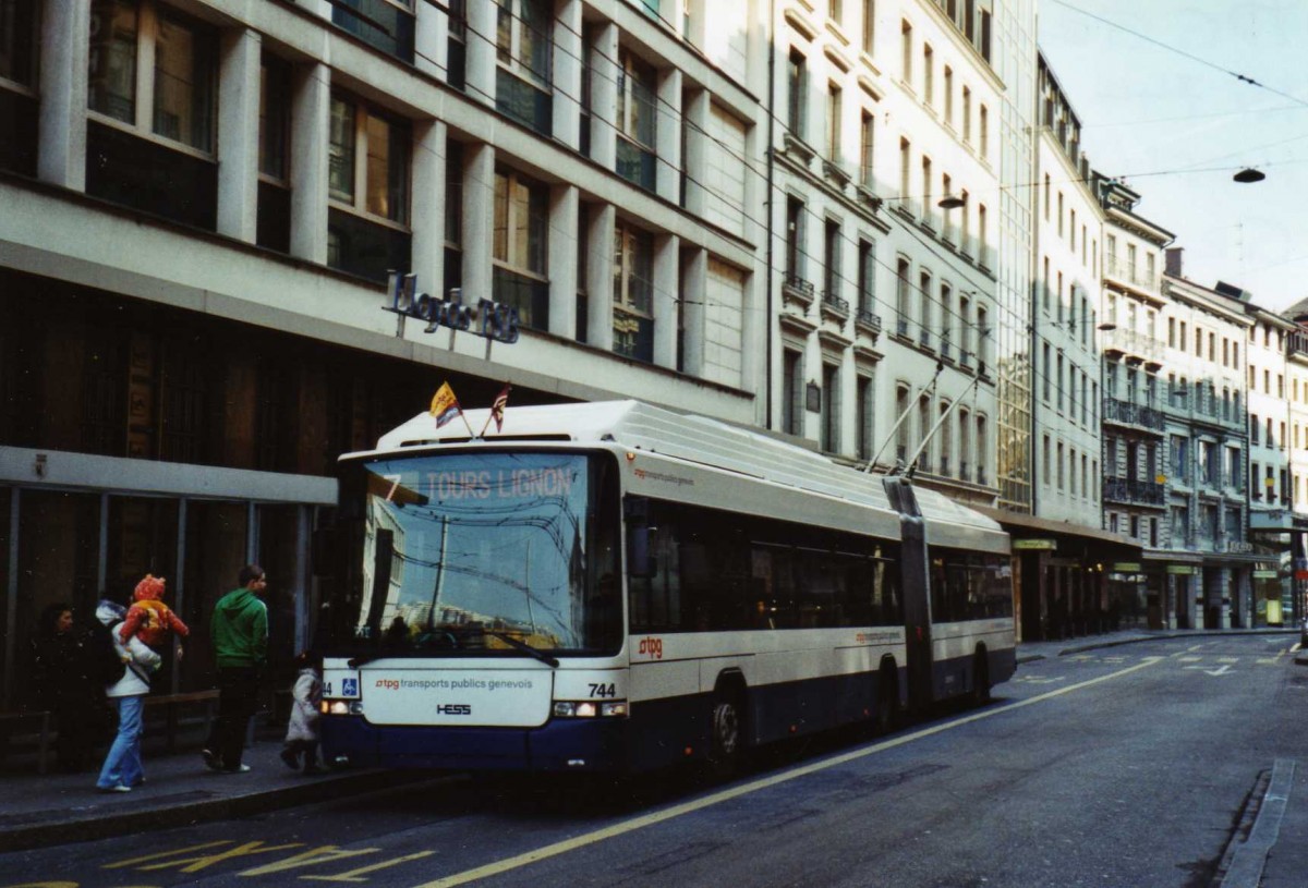 (124'918) - TPG Gen�ve - Nr. 744 - Hess/Hess Gelenktrolleybus am 13. M�rz 2010 in Gen�ve, Bel-Air