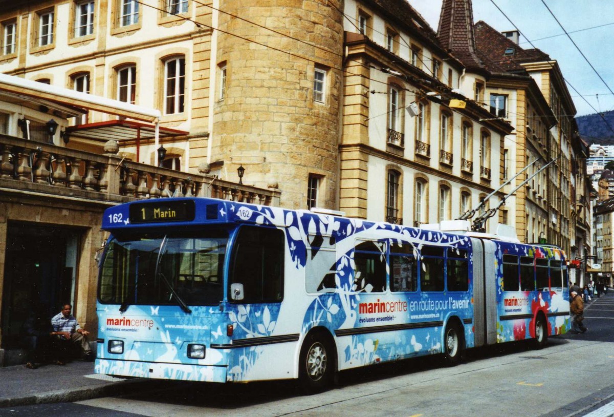 (125'229) - TN Neuch�tel - Nr. 162 - FBW/Hess Gelenktrolleybus am 22. M�rz 2010 in Neuch�tel, Place Pury