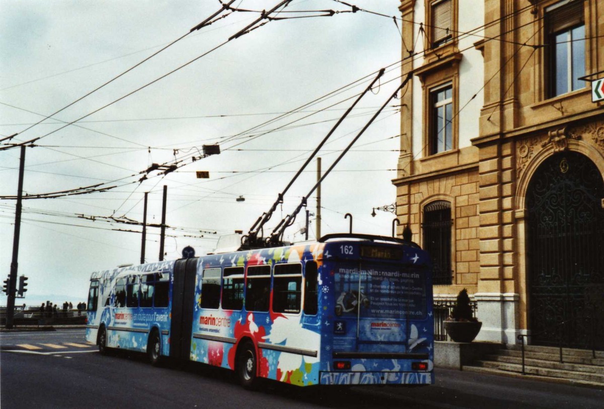 (125'231) - TN Neuch�tel - Nr. 162 - FBW/Hess Gelenktrolleybus am 22. M�rz 2010 in Neuch�tel, Place Pury
