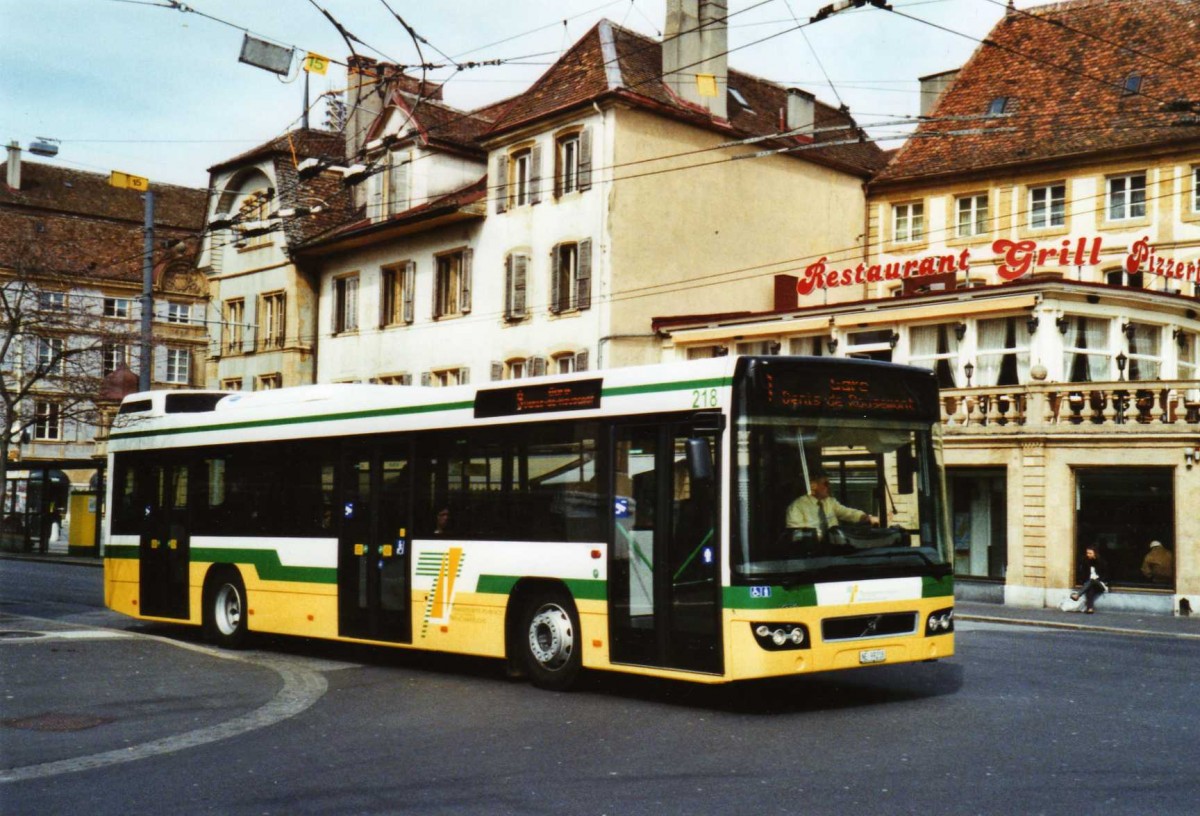 (125'232) - TN Neuch�tel - Nr. 218/NE 99'218 - Volvo am 22. M�rz 2010 in Neuch�tel, Place Pury