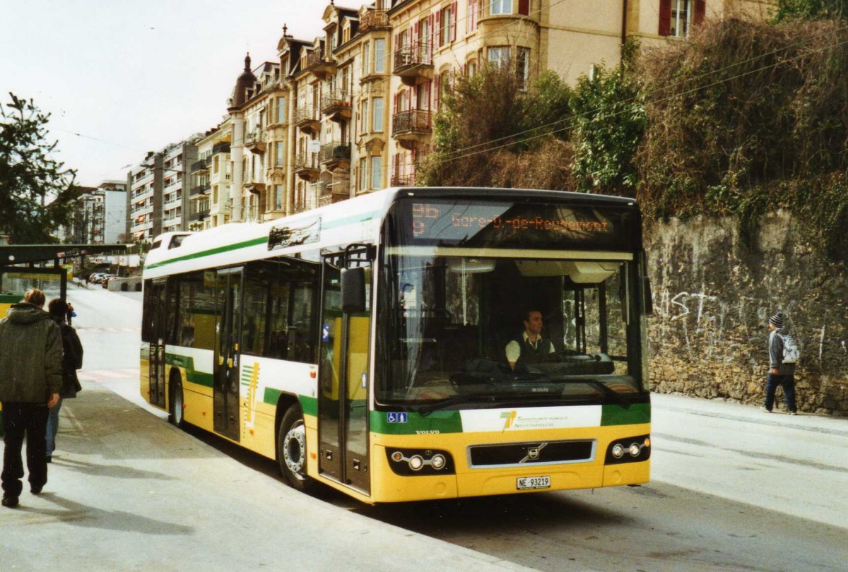 (125'306) - TN Neuch�tel - Nr. 219/NE 93'219 - Volvo am 22. M�rz 2010 beim Bahnhof Neuch�tel
