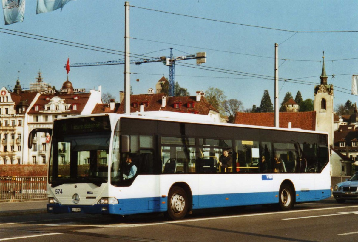 (125'609) - VBL Luzern - Nr. 574/LU 15'060 - Mercedes am 24. April 2010 in Luzern, Bahnhofbr�cke