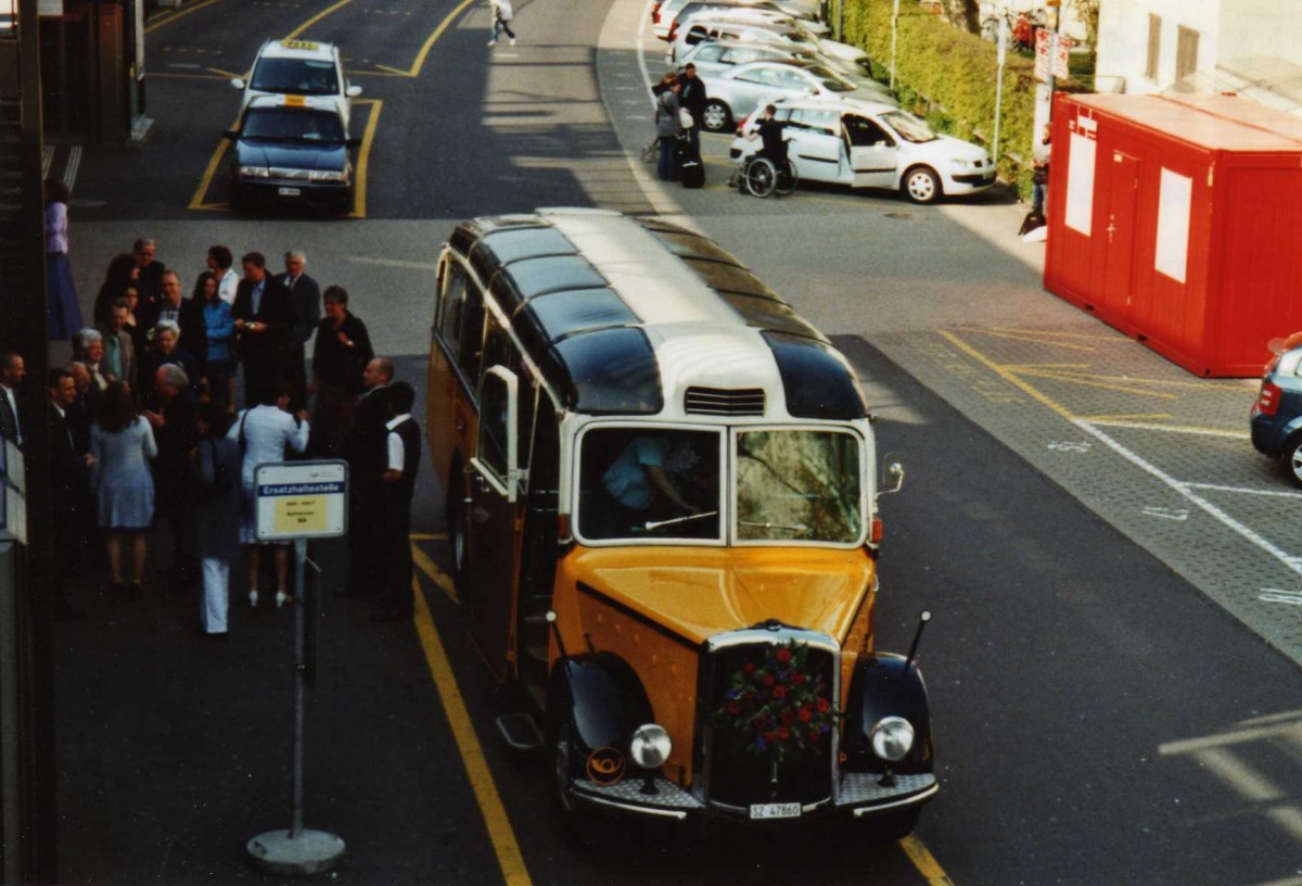 (125'618) - Tschannen, Arth - SZ 47'860 - Saurer/Eggli (ex OPC Ennetb�rgen Nr. 2; ex M+79'513; ex P 23'153; ex P 2240) am 24. April 2010 beim Bahnhof Zug