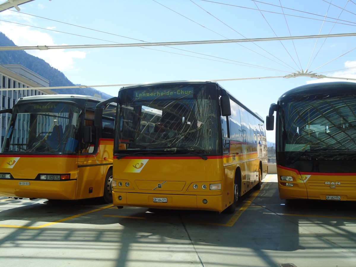 (128'268) - PostAuto Graub�nden - GR 164'371 - Volvo (ex PostAuto Wallis Nr. 18; ex P 25'626) am 7. August 2010 in Chur, Postautostation