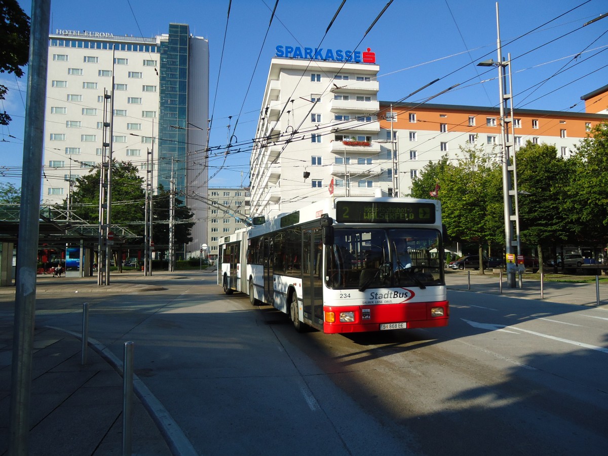 (128'304) - StadtBus, Salzburg - Nr. 234/S 868 EE - Gr�f&Stift Gelenktrolleybus (ex Nr. 9574) am 8. August 2010 beim Bahnhof Salzburg
