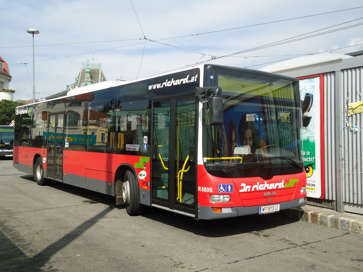 (128'352) - Dr. Richard - Nr. R8806/W 1813 LO - MAN am 8. August 2010 in Wien-Hietzing, Kennedybr�cke