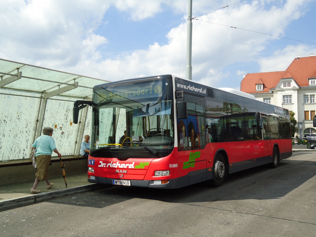 (128'356) - Dr. Richard - Nr. R8805/W 1814 LO - MAN am 8. August 2010 in Wien-Hietzing, Kennedybr�cke