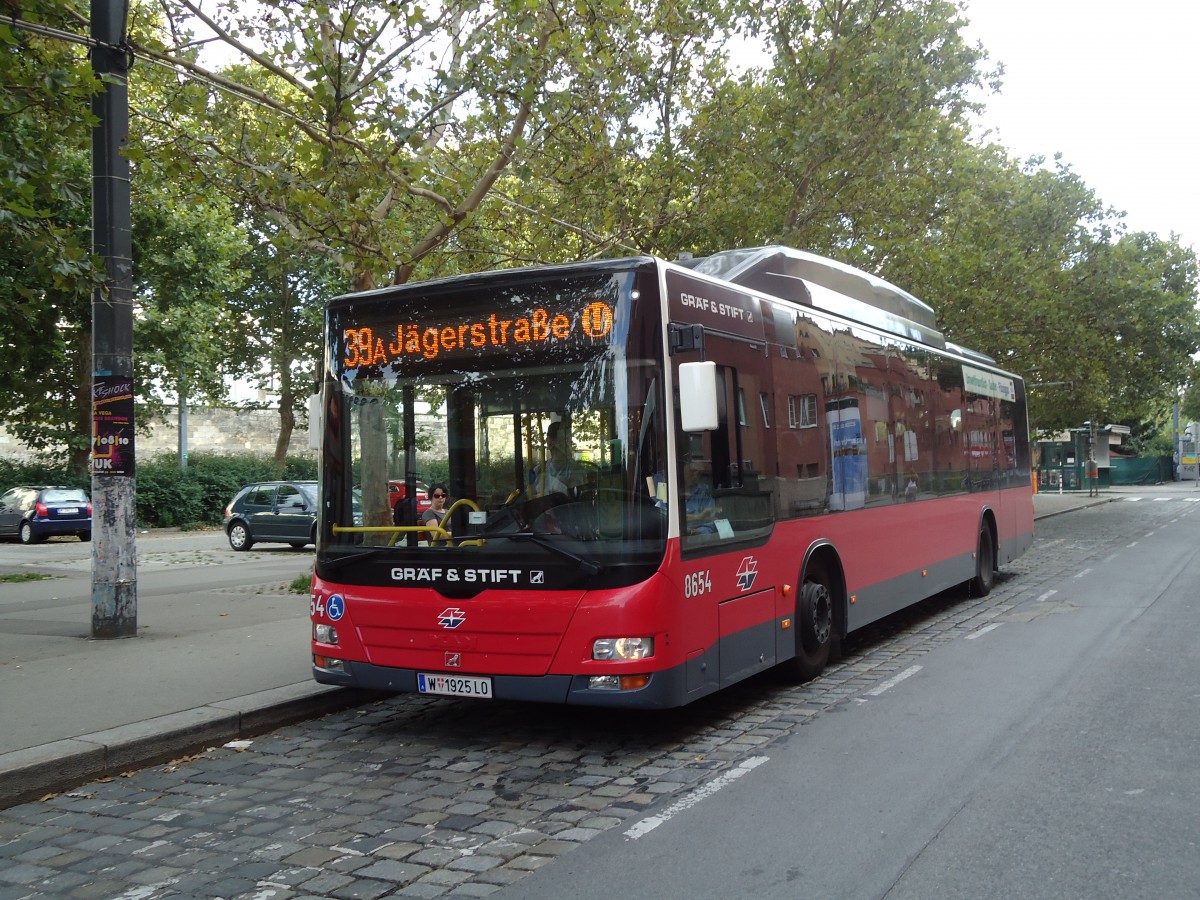 (128'434) - Wiener Linien - Nr. 8654/W 1925 LO - Gr�f&Stift am 9. August 2010 in Wien, Heiligenstadt