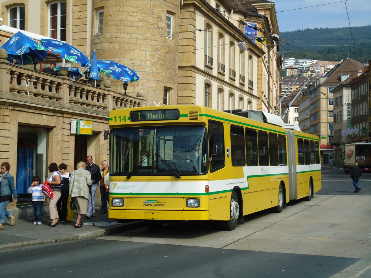 (129'528) - TN Neuch�tel - Nr. 114 - NAW/Hess Gelenktrolleybus am 6. September 2010 in Neuch�tel, Place Pury