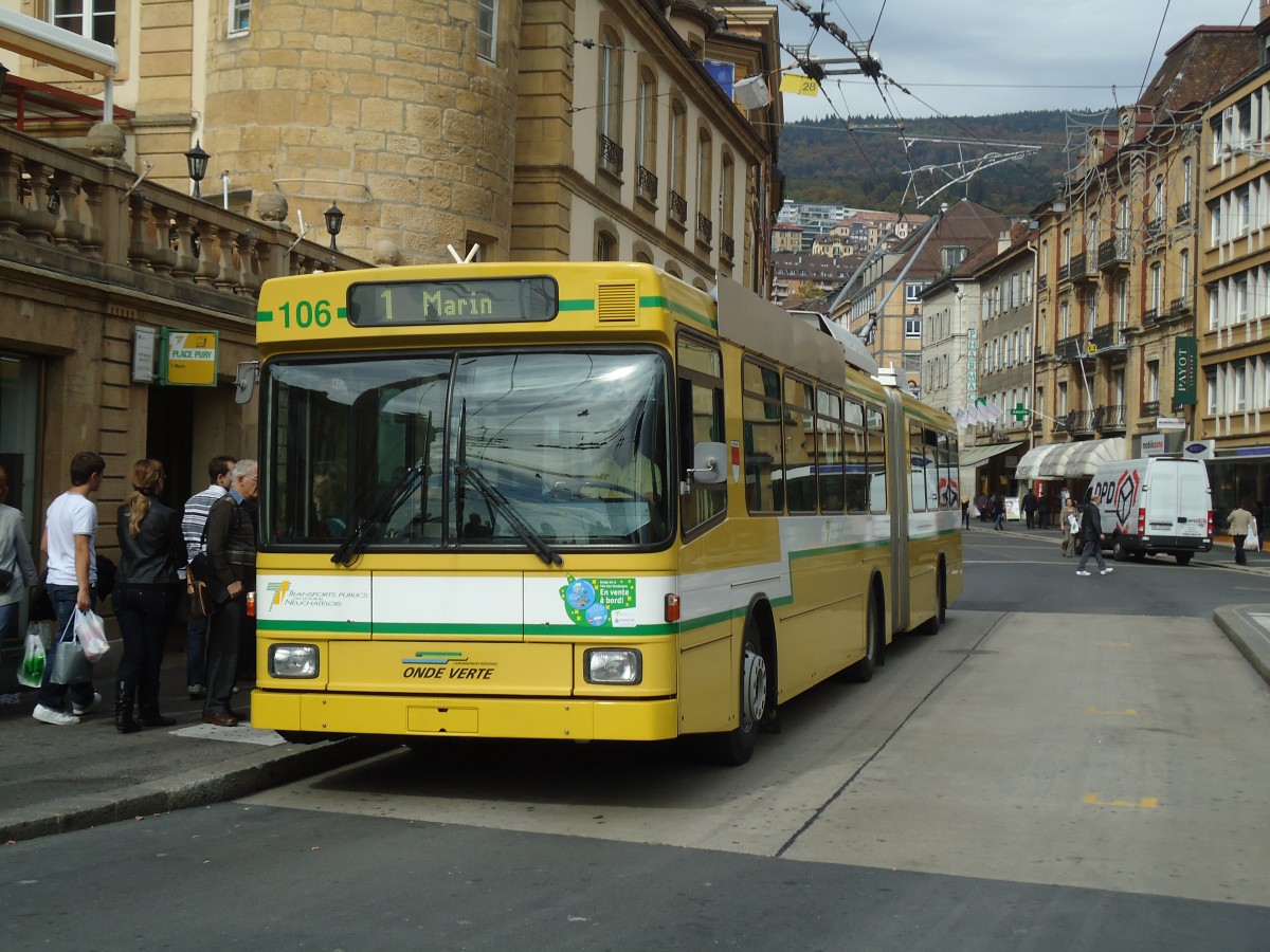 (130'220) - TN Neuch�tel - Nr. 106 - NAW/Hess Gelenktrolleybus am 4. Oktober 2010 in Neuch�tel, Place Pury