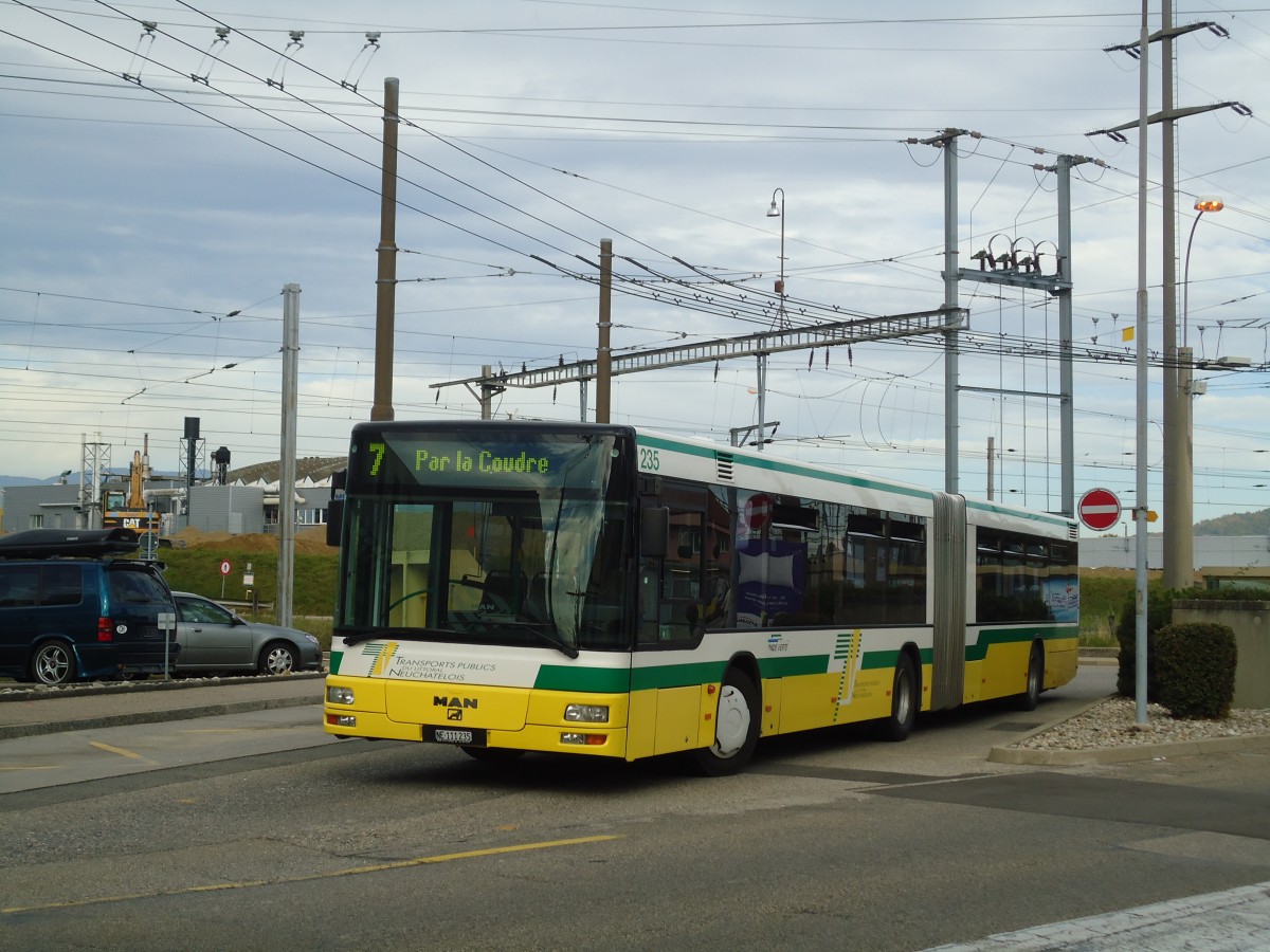 (130'246) - TN Neuch�tel - Nr. 235/NE 111'235 - MAN am 4. Oktober 2010 beim Bahnhof Marin