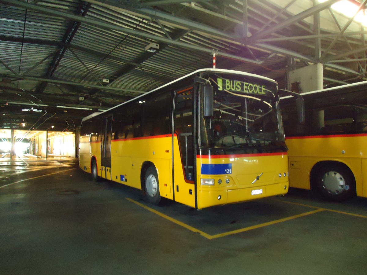 (130'889) - TL Lausanne - Nr. 121/VD 506'127 - Volvo (ex CarPostal Ouest; ex P 25'146) am 13. November 2010 in Lausanne, D�p�t Pr�laz