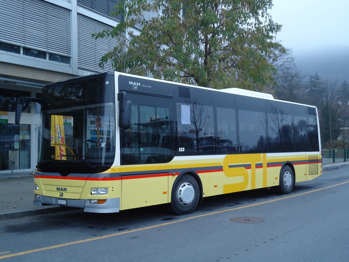 (131'066) - STI Thun - Nr. 133/BE 801'133 - MAN/G�ppel am 21. November 2010 bei der Schiffl�ndte Thun