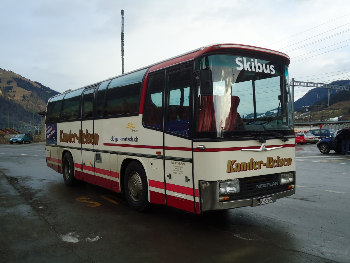 (132'223) - Kander-Reisen, Frutigen - Nr. 1/BE 257'805 - Neoplan (ex M�ller, Heiden) am 9. Januar 2011 beim Bahnhof Frutigen