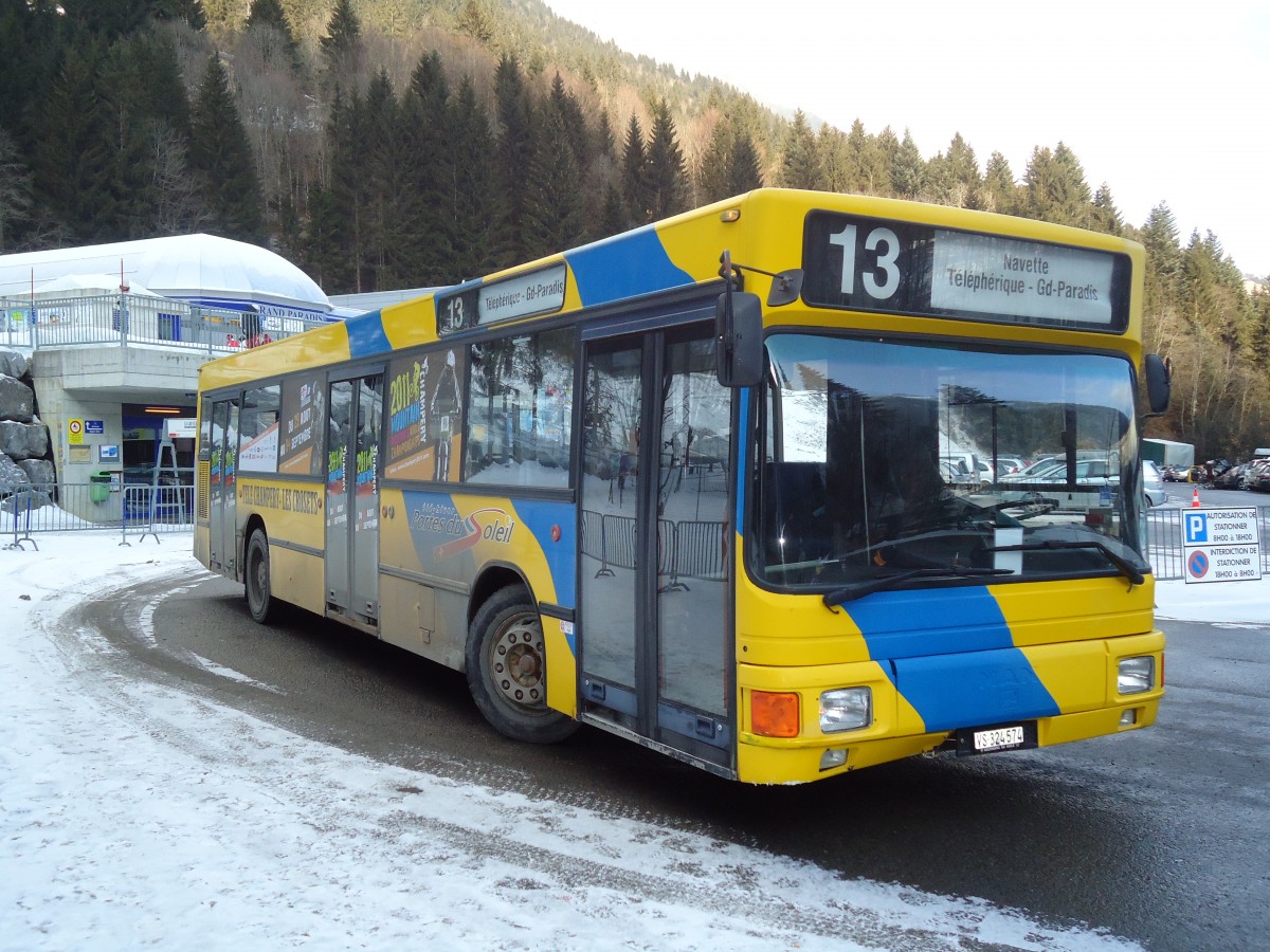 (132'380) - TPC Aigle - VS 324'574 - MAN (ex ASm Langenthal) am 22. Januar 2011 in Champ�ry, Petit Paradis