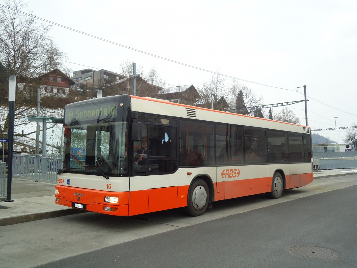 (132'415) - RBS Worblaufen - Nr. 15/BE 246'015 - MAN/G�ppel am 24. Januar 2011 beim Bahnhof Bolligen