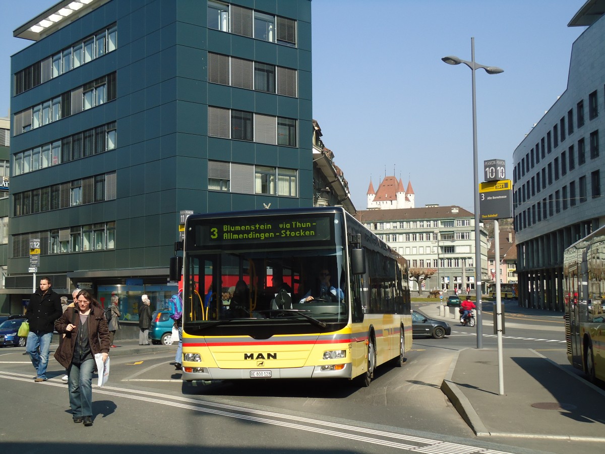 (132'769) - STI Thun - Nr. 128/BE 800'128 - MAN am 8. M�rz 2011 beim Bahnhof Thun