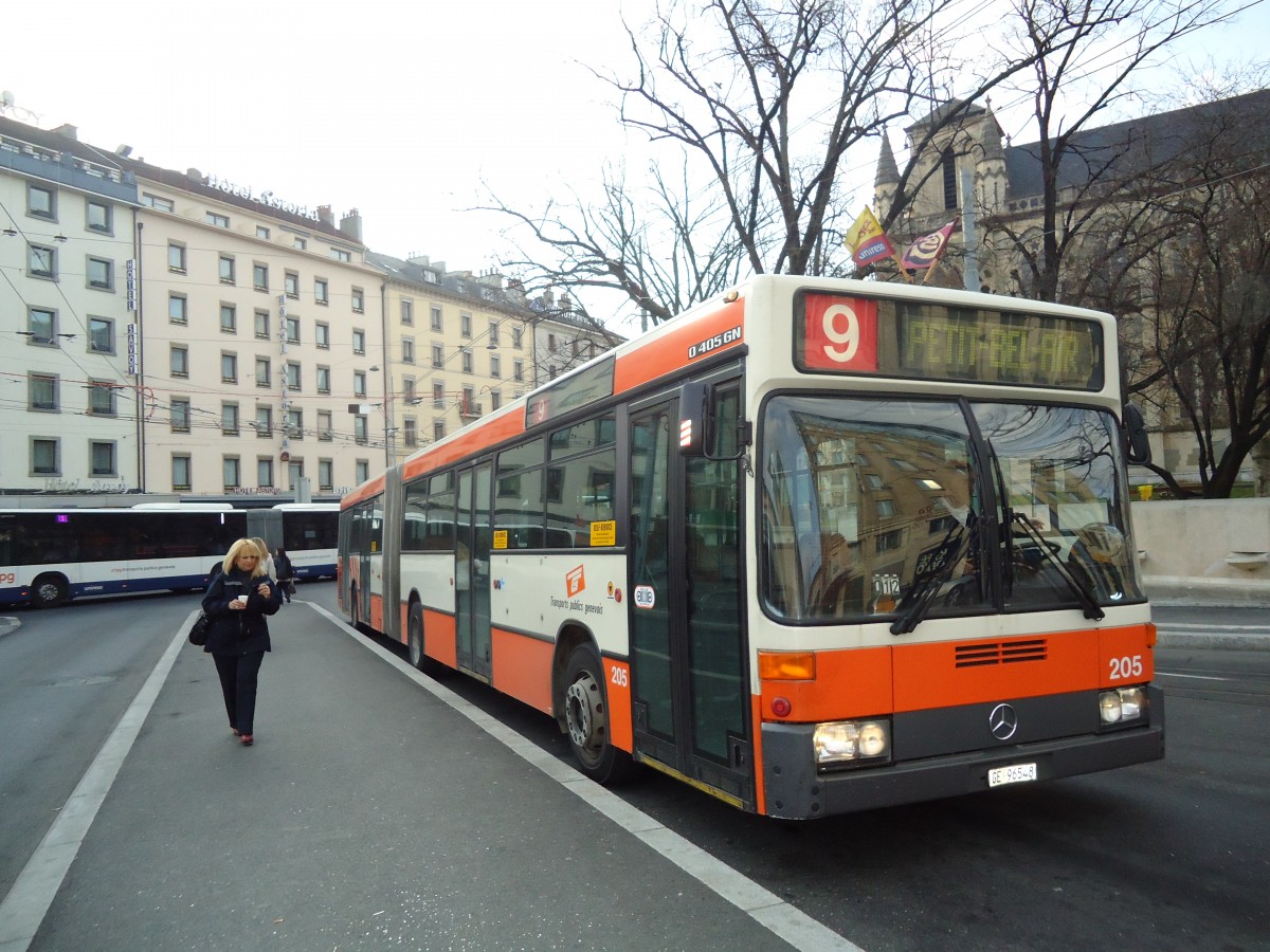(132'796) - TPG Gen�ve - Nr. 205/GE 96'548 - Mercedes am 10. M�rz 2011 beim Bahnhof Gen�ve