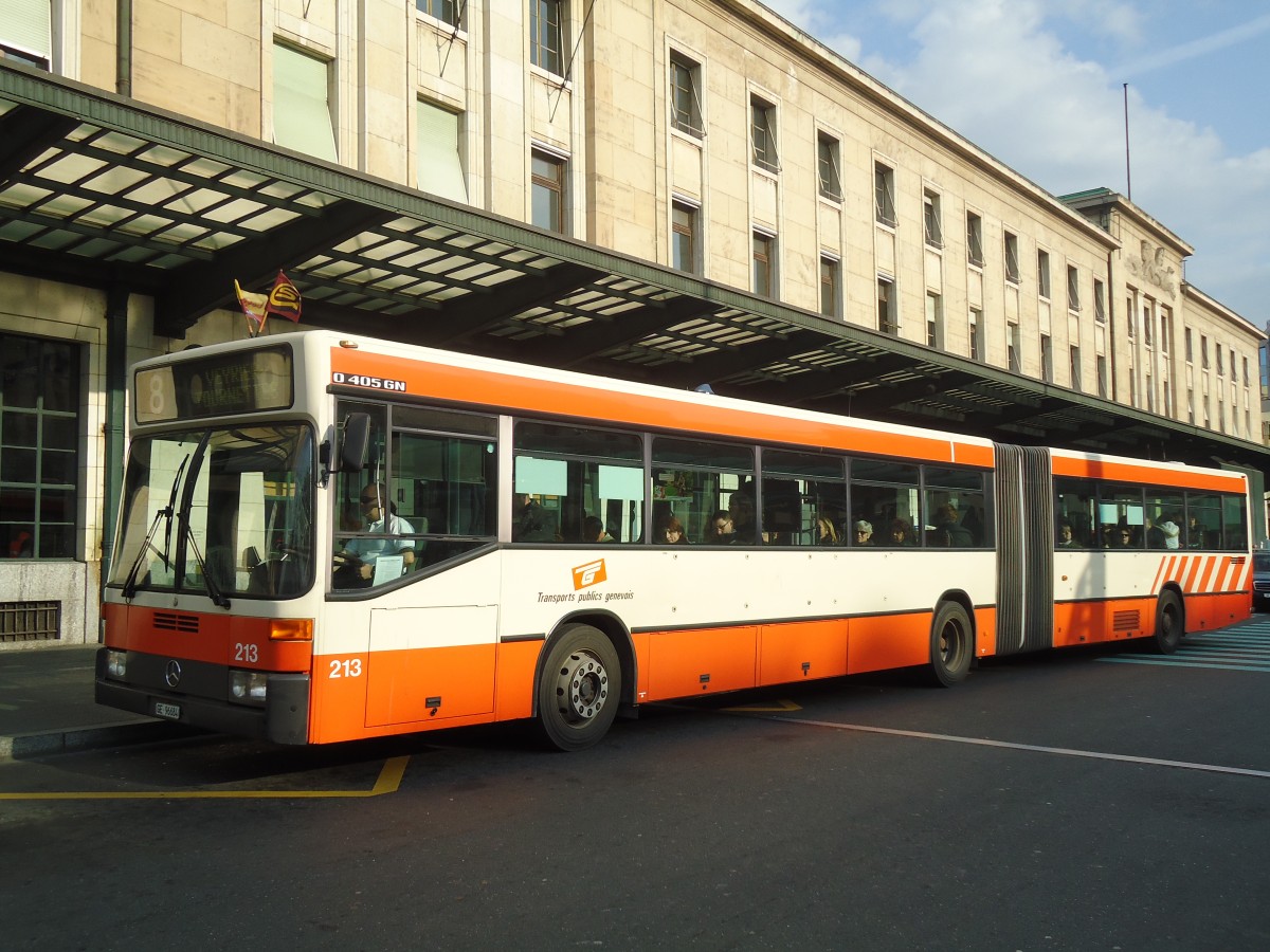 (132'799) - TPG Gen�ve - Nr. 213/GE 96'684 - Mercedes am 10. M�rz 2011 beim Bahnhof Gen�ve