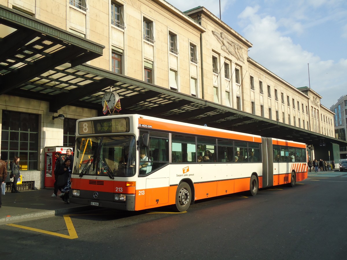 (132'800) - TPG Gen�ve - Nr. 213/GE 96'684 - Mercedes am 10. M�rz 2011 beim Bahnhof Gen�ve