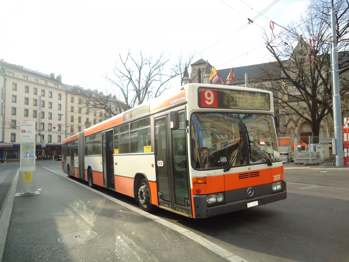 (132'801) - TPG Gen�ve - Nr. 207/GE 96'561 - Mercedes am 10. M�rz 2011 beim Bahnhof Gen�ve